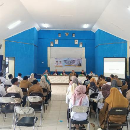 Perangkat Desa Gunung Ulin Hadiri Sosialisasi Kebijakan Pelayanan Pencatatan Sipil